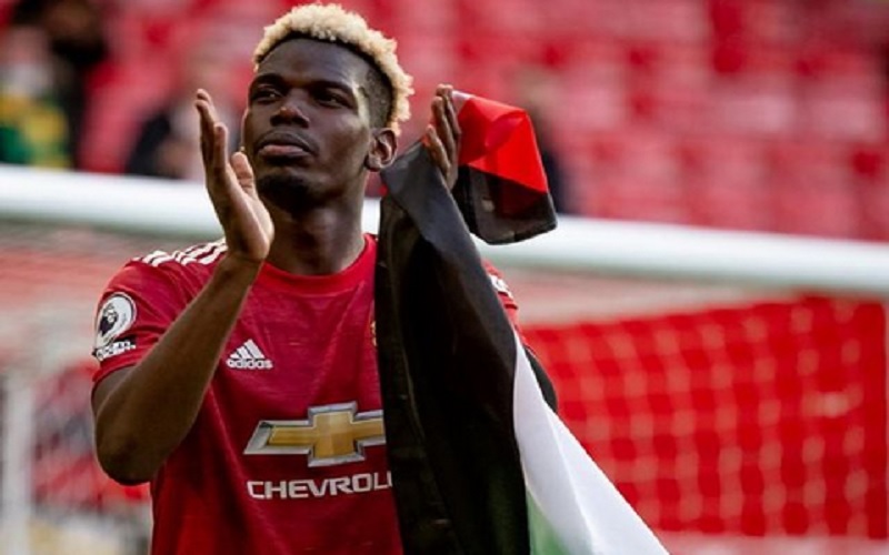 Bintang sepak bola Paul Pogba memegang bendera Palestina./Instagram @paulpogba