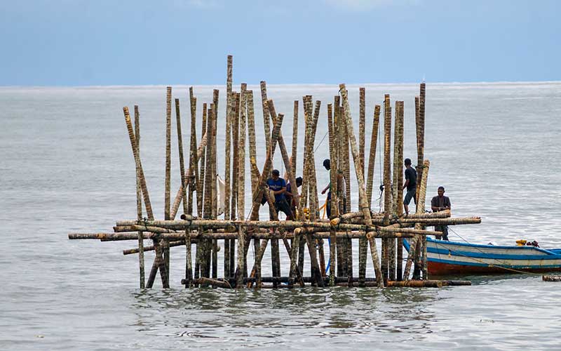  Pembangunan Rambu Suar di Perairan Muara Pantai Padang