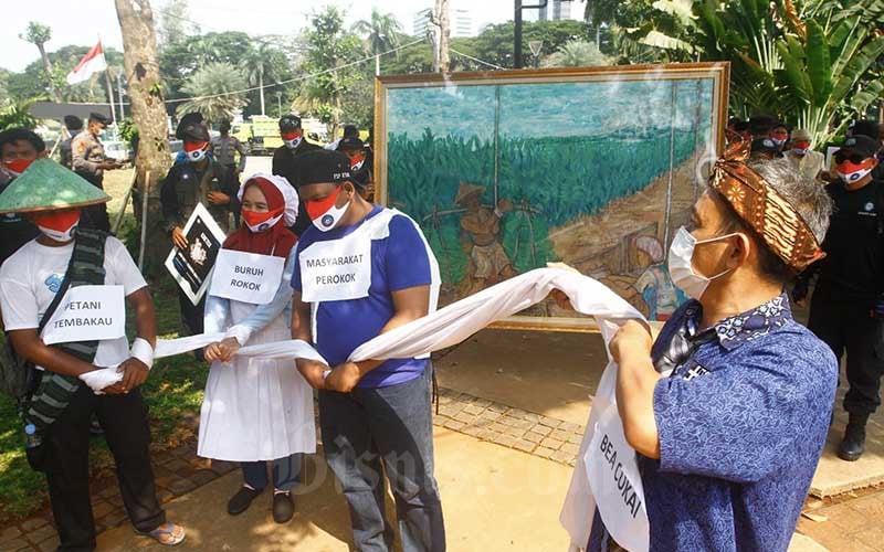  Protes Kenaikan Cukai Tembakau, Petani Gelar Unjuk Rasa di Depan Istana Negara