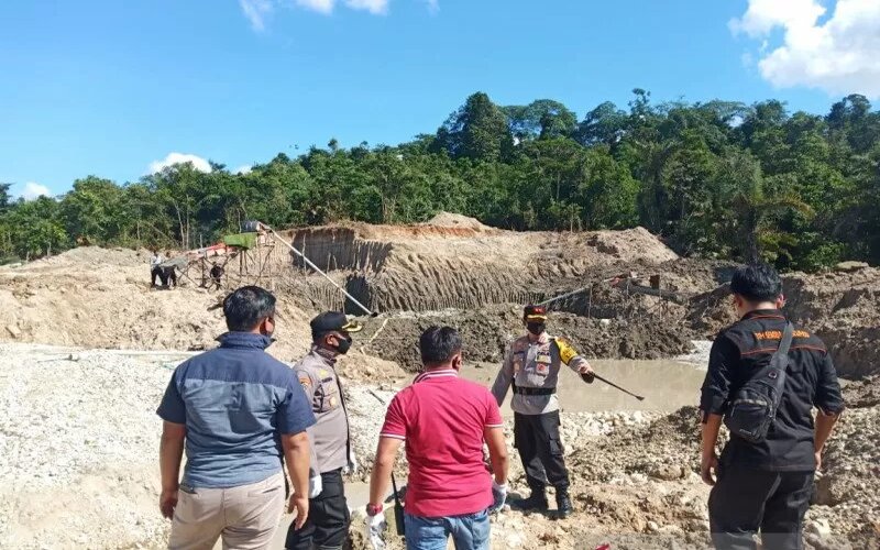  Kerusakan Akibat Penambangan Emas Tanpa Izin di Jambi Melebar
