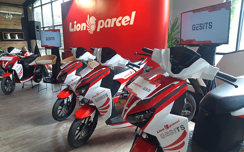  Motor Listrik Gesit Jadi Kendaraan Operasional Lion Parcel