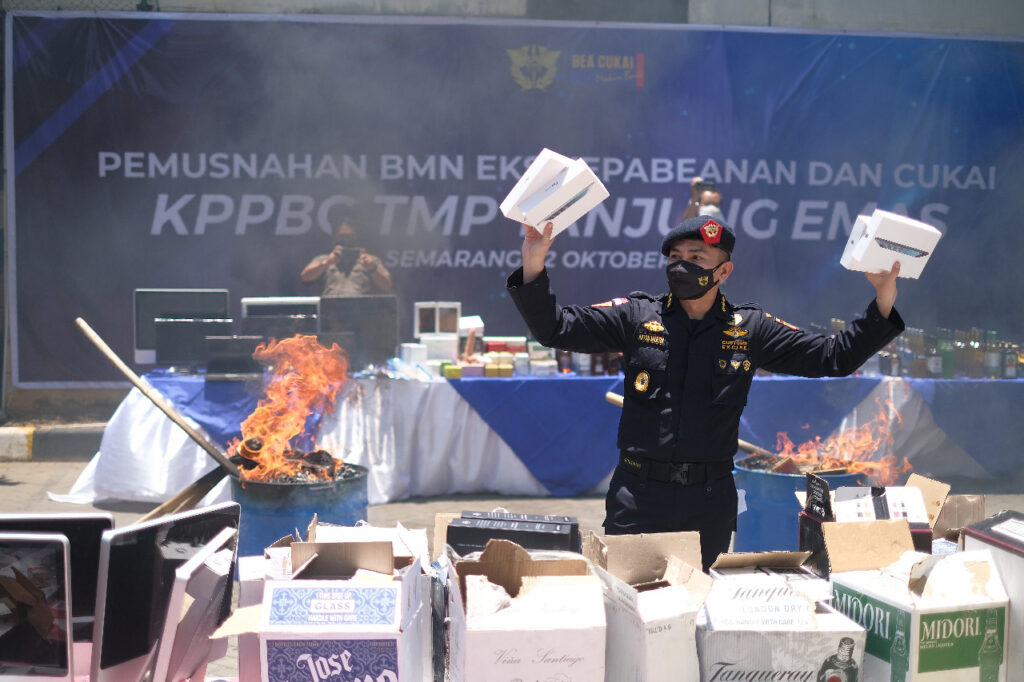  Lindungi Masyarakat, Bea Cukai Kembali Musnahkan Jutaan Barang Ilegal Eks Kepabeanan dan Cukai