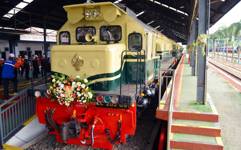  KAI Hadirkan Livery Vintage pada Lokomotif Seri CC 202