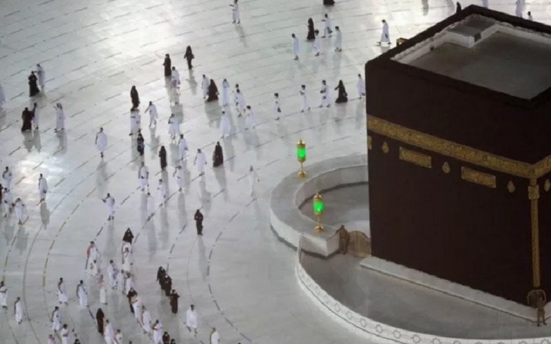  Covid-19 Mereda, Jarak Sosial di Masjid Arab Saudi Tak Wajib Lagi