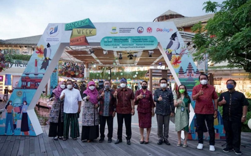  Bandung Week Market Mejeng di Beachwalk Shopping Bali