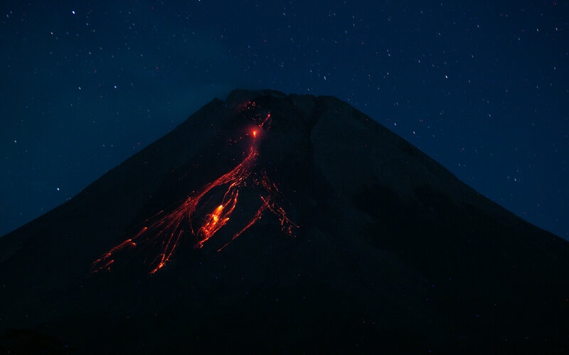  Lontaran Material Vulkanik Merapi Bisa Jangkau Radius 3 Kilometer