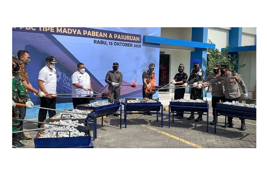  Bea Cukai Ikut Serta dalam Pemusnahan Barang Ilegal di Berbagai Daerah