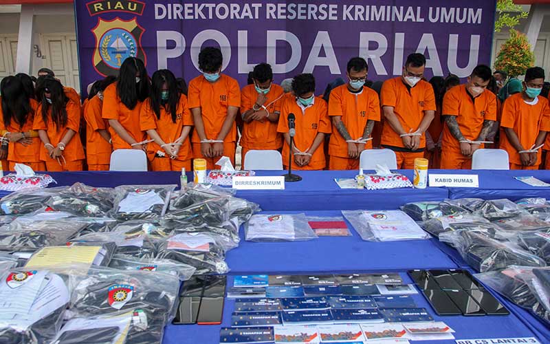  Polda Riau Amanan Puluhan Pekerja Bisnis Judi Online
