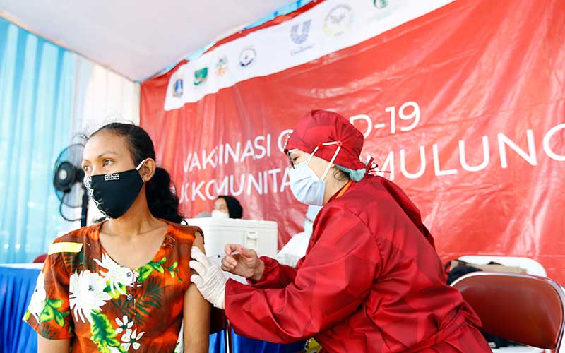  PT Unilever Indonesia Tbk. Gelar Vaksinasi Covid-19 Untuk Pemulung di Bandar Gebang