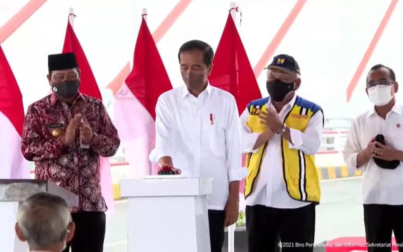 Presiden Joko Widodo (Jokowi) meresmikan Jembatan Sei Alalak di Banjarmasin, Kalimantan Selatan pada Kamis, 21 Oktober 2021 - Youtube Setpres