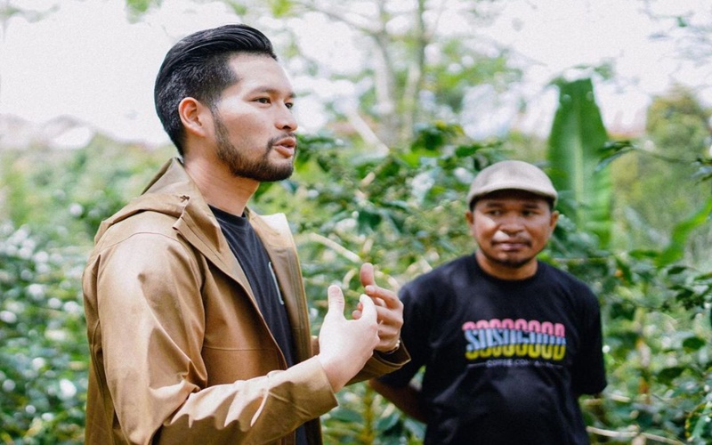  Mikael Jasin, Barista Indonesia Kelas Dunia yang Berdayakan Petani Kopi Indonesia  