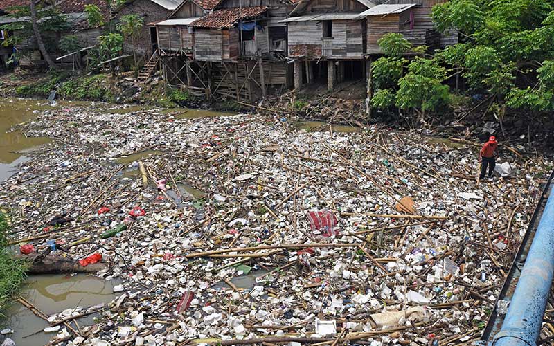  Tumpukan Sampah di Muara Sungai Cibanten Semakin Banyak Saat Musim Hujan