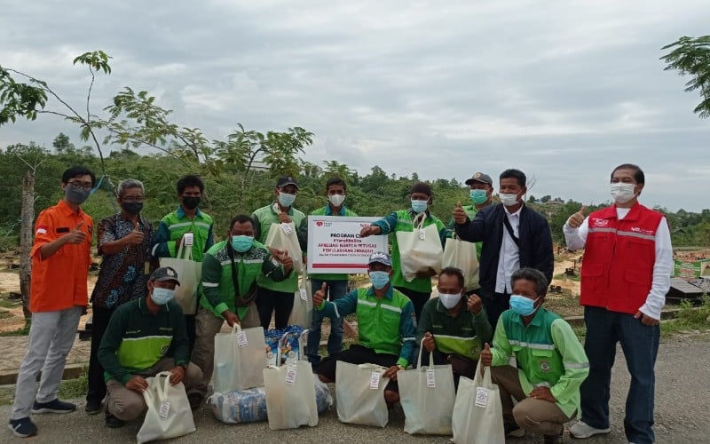  Telkomsel dan Rumah Zakat Salurkan Bantuan Penanganan Covid-19