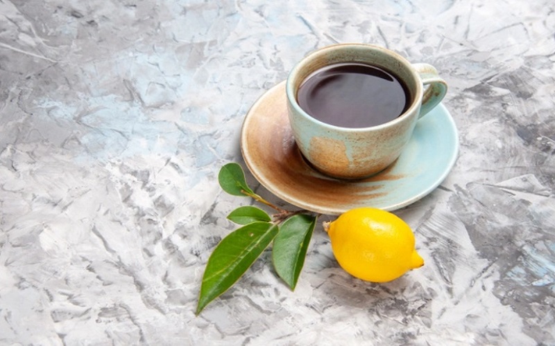 Minuman kopi dan lemon yang diklaim bisa menurunkan berat badan/Freepik.com