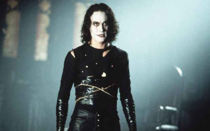  Keluarga Brandon Lee Buka Suara atas Tragedi Penembakan Tak Sengaja di Set Film Rust