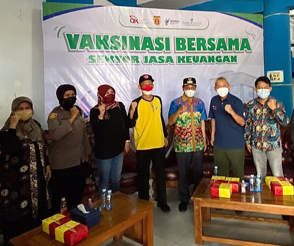  Bank Kalsel Bersama OJK Gelar Vaksinasi Massal di Banjarbaru, Tembus Target 1.000 Dosis