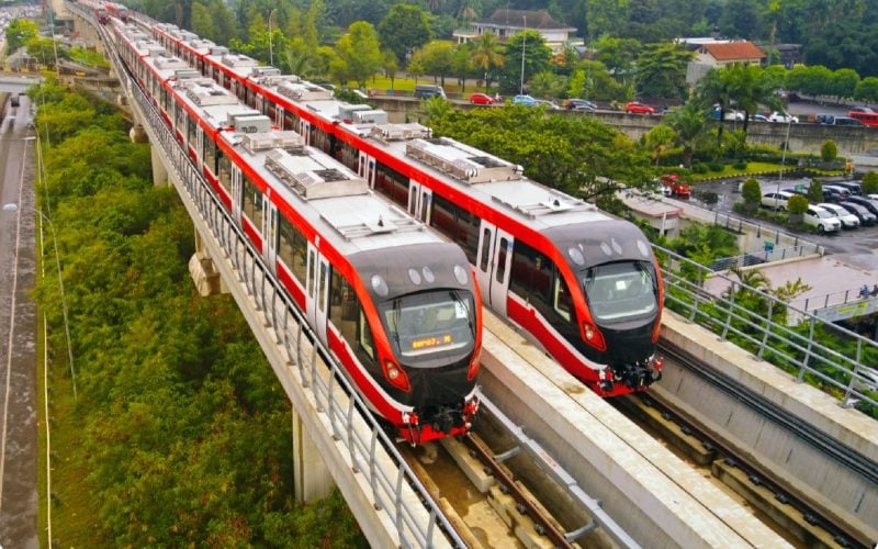  Dua Rangkaian LRT Tabrakan di Munjul Jakarta Timur