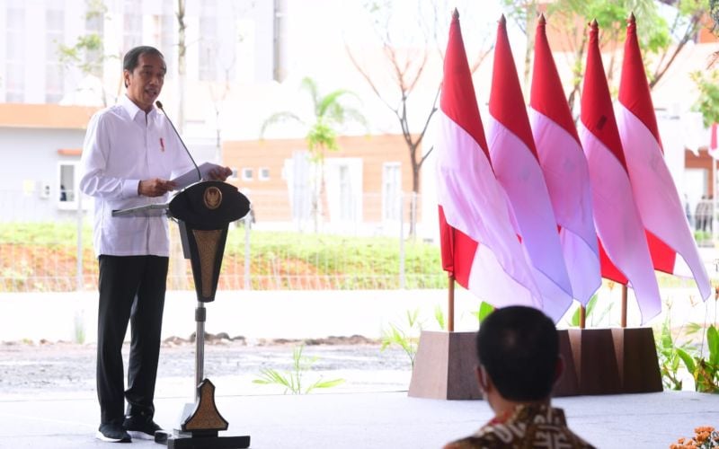 Presiden Joko Widodo (Jokowi) meresmikan pabrik biodiesel PT Jhonlin Agro Raya (JAR), di Tanah Bumbu, Kalsel, 21 Oktober 2021 -BPMI Setpres