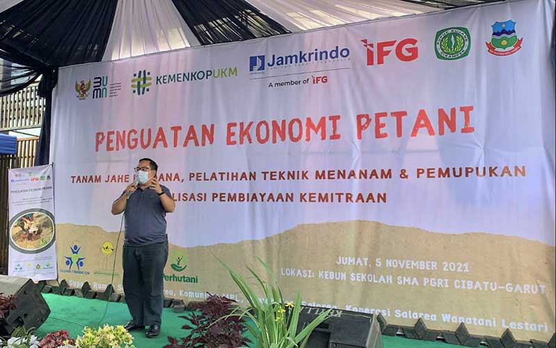  PT Jamkrindo Lakukan Pemberdayaan Masyarakat Melalui Pelatihan Teknik Menanam dan Pemupukan