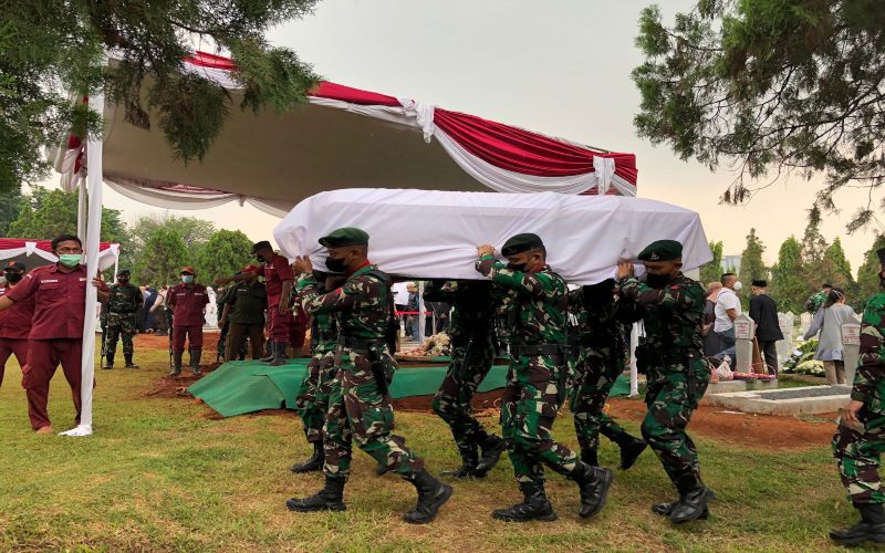  Mahfud MD Pimpin Pemakaman Eks Mensesneg Sudi Silalahi