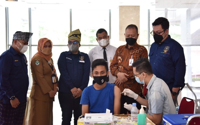  Bank Riau Kepri Bersama BMR Gelar Vaksinasi Covid-19 untuk Masyarakat Umum
