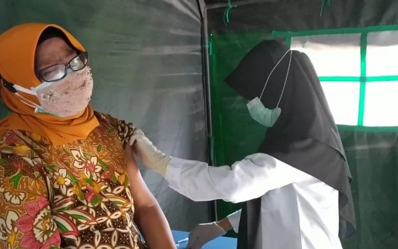  Kelurahan Gandekan Solo Menggelar Vaksinasi Keliling