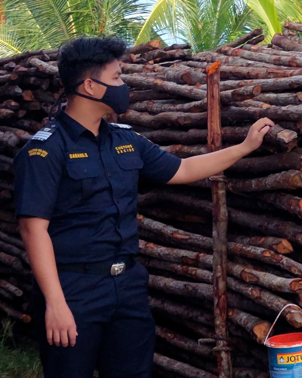  Bea Cukai Kepulauan Riau Gagalkan Penyelundupan Kayu Teki