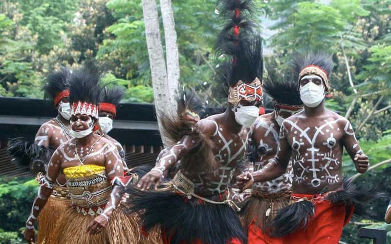  Pertunjukan Tari Wakuru Meriahkan Kamoro Art Exhibition & Sale 2021