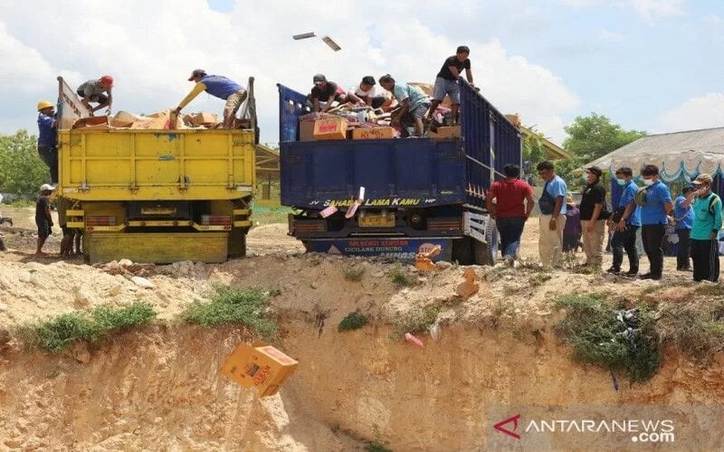  Jutaan Rokok Ilegal di Madura Dimusnahkan