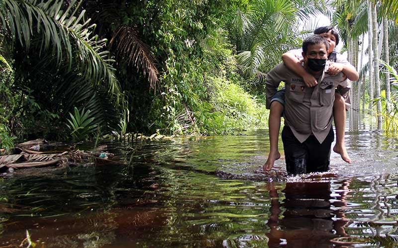  BNPB Mulai Evakuasi Ratusan Korban Banjir di Dumai