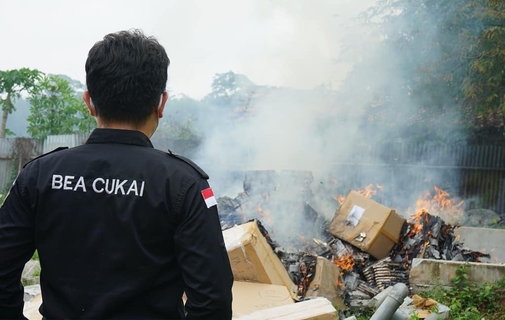  Lindungi Masyarakat, Bea Cukai Musnahkan Lebih Dari 7 Juta Batang Rokok Ilegal