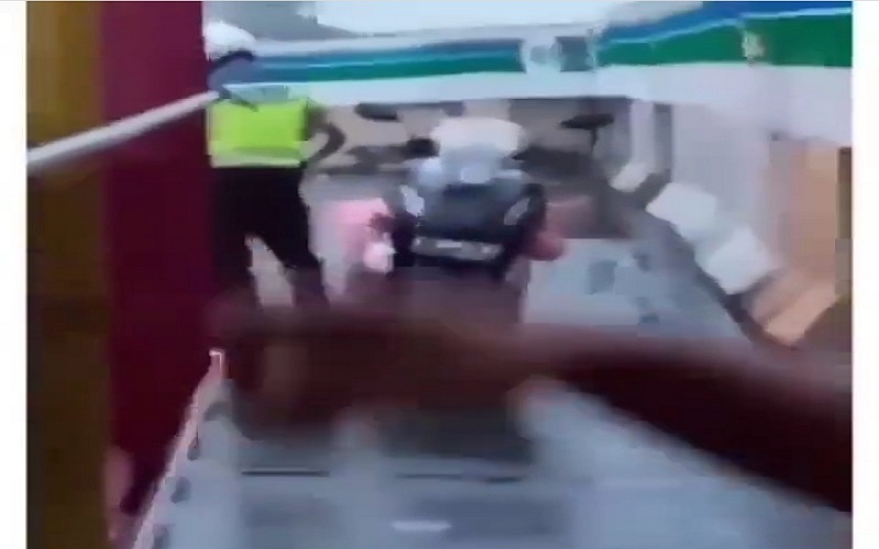 Viral Video Polisi Tilang Sopir Truk dan Minta Satu Karung Bawang