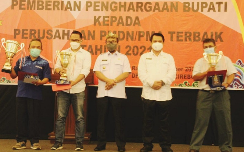 Pemkab Cirebon Berikan Penghargaan Perusahaan yang Cepat Laporkan LKPM