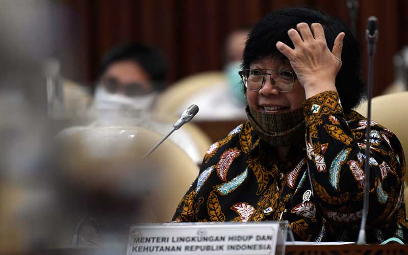  Menteri Siti Nurbaya, Atas Nama Pembagunan Deforestasi Dihalalkan