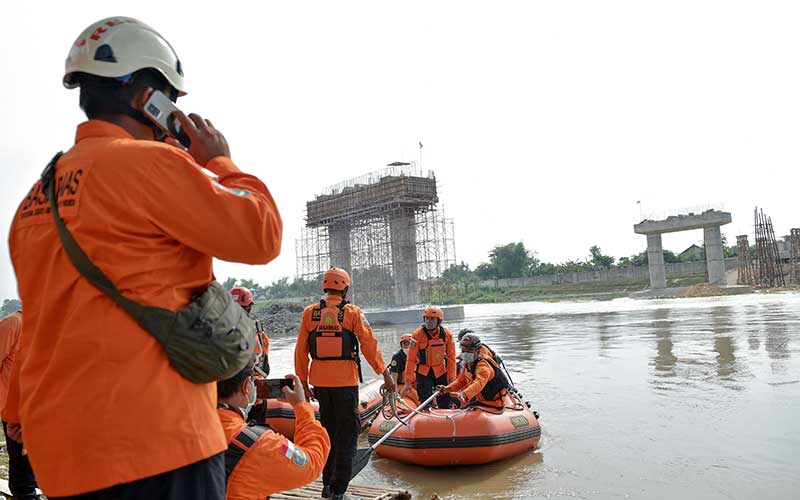  Basarnas Masih Melakukan Pencarian Korban Perahu Penyebrangan Yang Terbalik di Bojonegoro