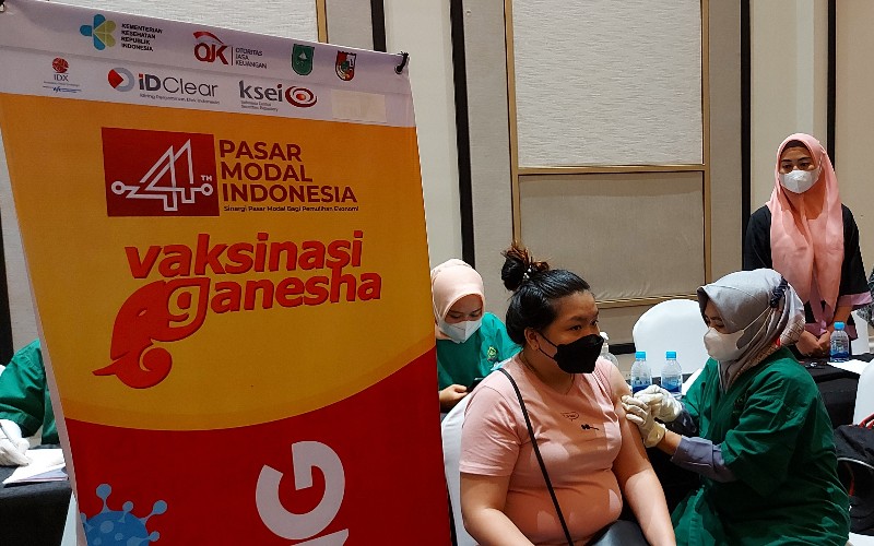  Regulator Pasar Modal Salurkan 60.000 Vaksin Covid di Pekanbaru