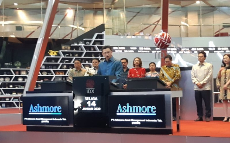 Direktur Ashmore PT Ashmore Asset Management Indonesia Tbk (AMOR) Arief Cahyadi Wana di sela-sela seremoni pencatatan saham perdaana perseroan di Bursa Efek Indonesia pada Selasa (14/1/2020). - Bisnis/Hafiyyan