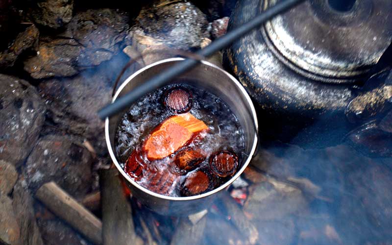  Suku Dayak Membuat Racikan Minuman Untuk Kesehatan