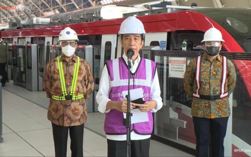 Presiden Joko Widodo menyampaikan keterangan pers usai meninjau pembangunan LRT Jabodebek pada Rabu 9 Juni 2021 - Youtube Sekretarian Presiden