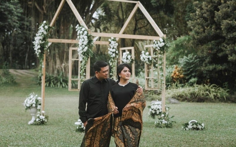  Rayakan Anniversary ke-4, Kahiyang Ayu Unggah Foto Romantis Bareng Suami