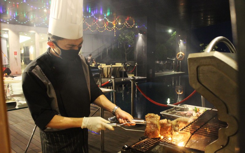  Rayakan Pesta Barbekyu di PO Hotel Semarang