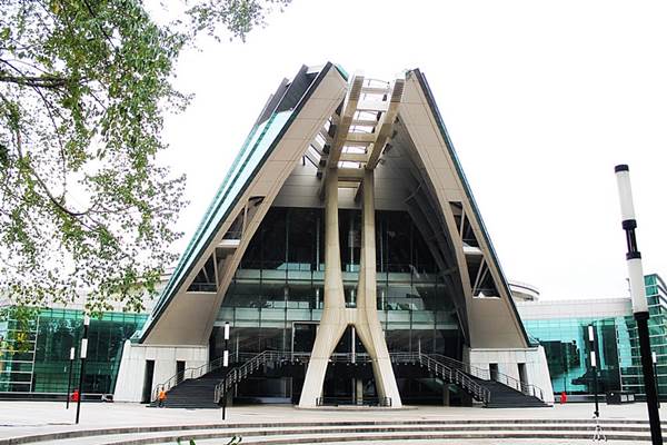Nama Ismail Marzuki diabadikan menjadi nama gedung kesenian di Jakarta yakni Taman Ismail Marzuki (TIM). Ismail Marzuki adalah pencipta lagu Gugur Bunga /Istimewa