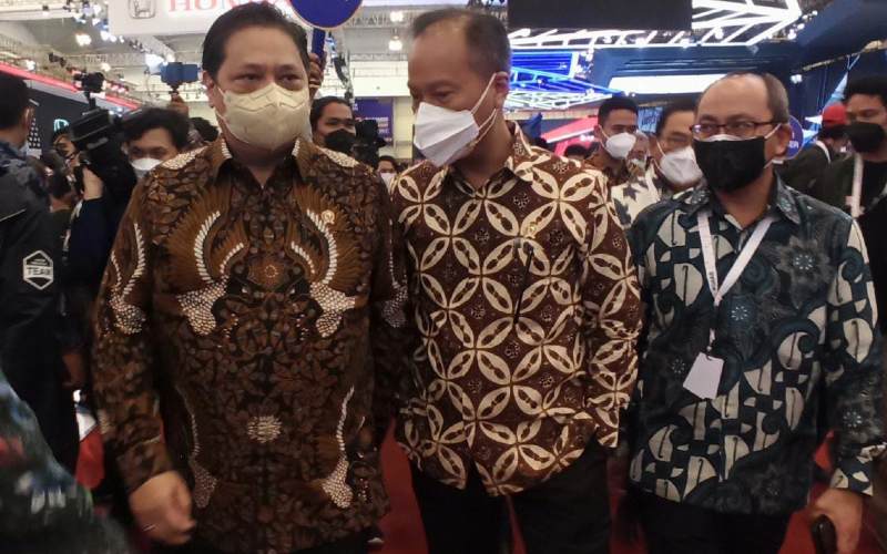 Menteri Koordinator Bidang PerekonomianAirlanggaHartarto bersama Menteri Perindustrian Agus Gumiwang dalam pembukaan GIIAS/Khadijah Shahnaz