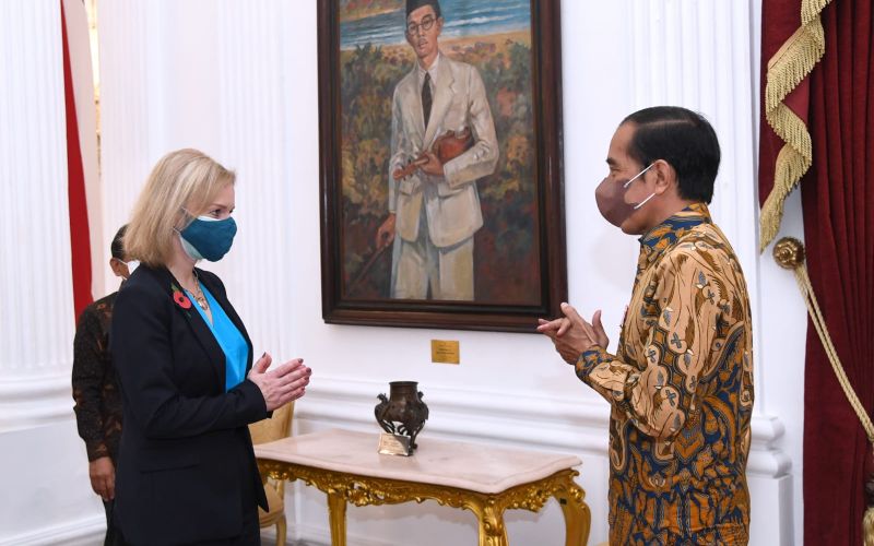  Jokowi Bertemu Menlu Inggris di Istana, Bahas Sederet Isu Penting