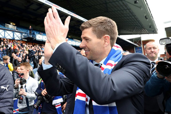  Aston Villa Ingin Segera Gaet Steven Gerrard Jadi Pelatih
