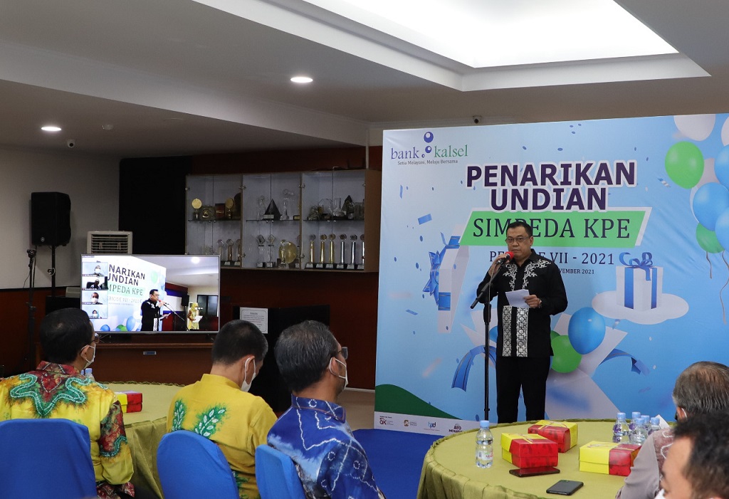  Bank Kalsel Bagikan 39 Unit Sepeda Motor dalam Penarikan Undian Simpeda KPE Tahun 2021