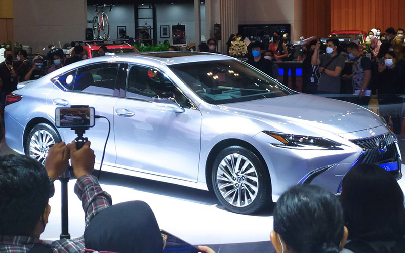  Lexus Meluncurkan ES 300h di GIIAS 2021 