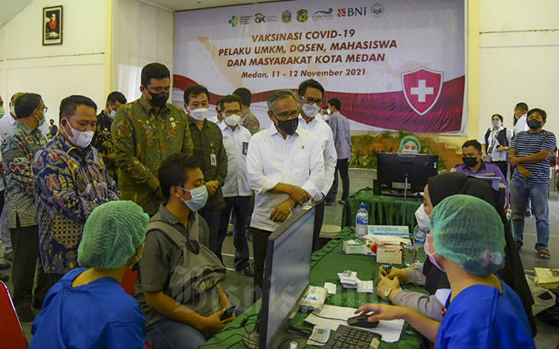  Vaksinasi Massal OJK di Universitas Negeri Medan