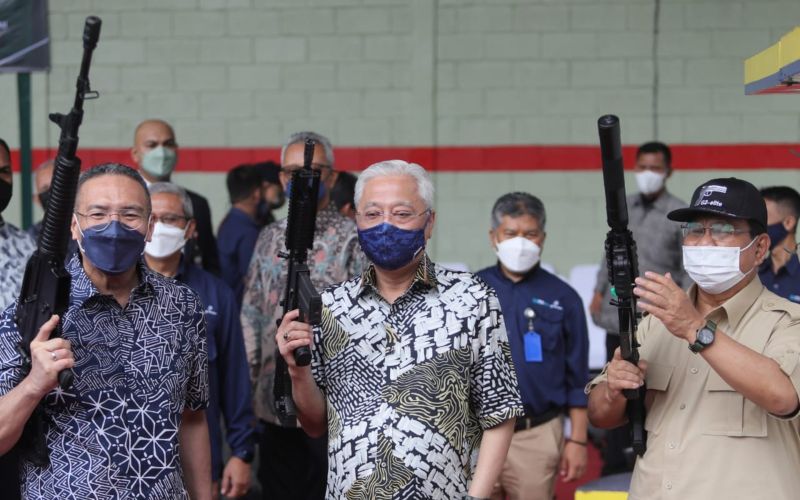  Prabowo Dampingi PM Malaysia Tinjau PT Pindad, Jajaki Kerja Sama