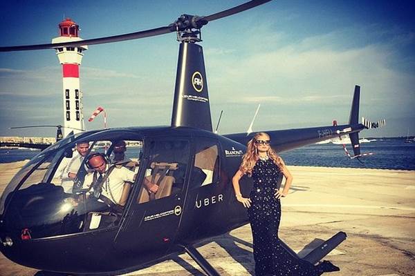  Intip Gaun Pernikahan Mewah Paris Hilton, Dirancang Oscar de la Renta 